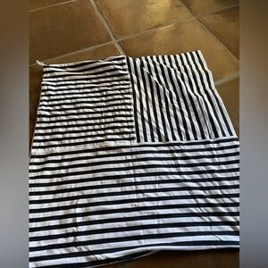 Lululemon Vinyasa Zip up Scarf Black and white stripes.
